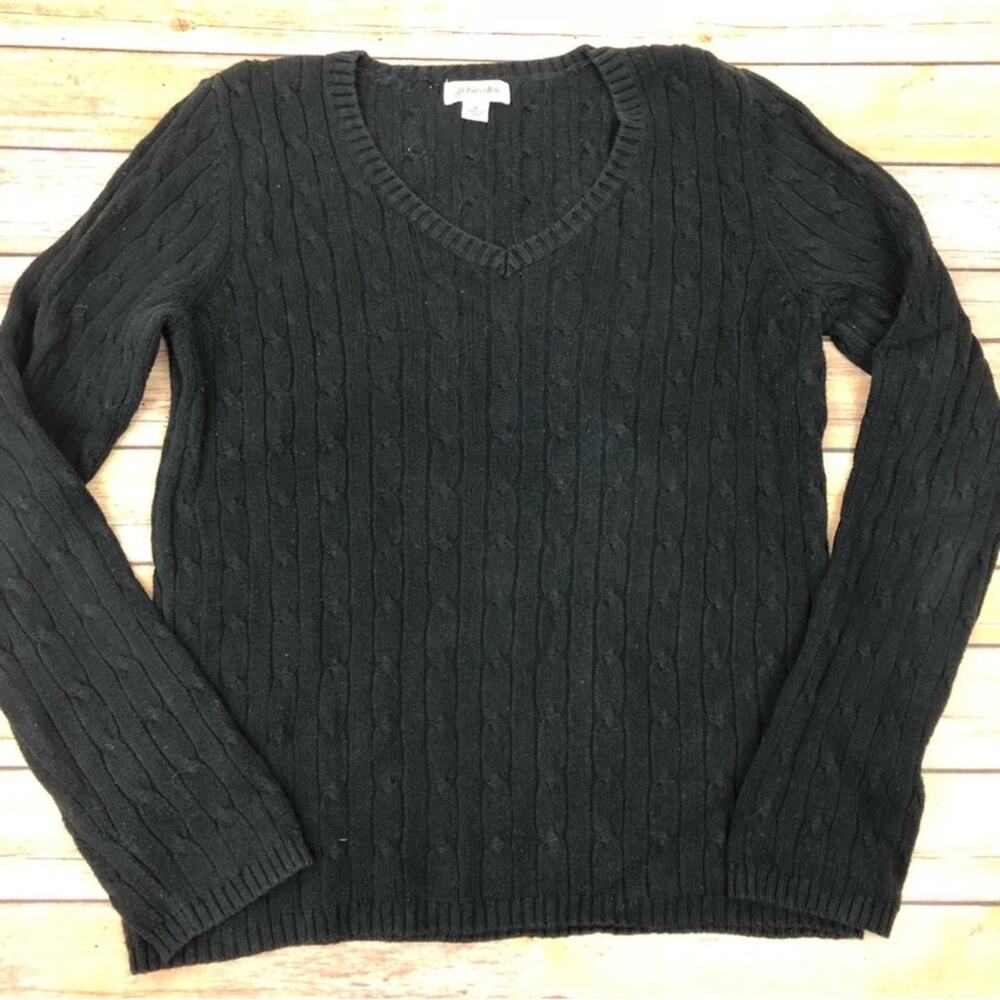 St. John’s Bay cable knit sweater, Size Medium. In excellent condition!